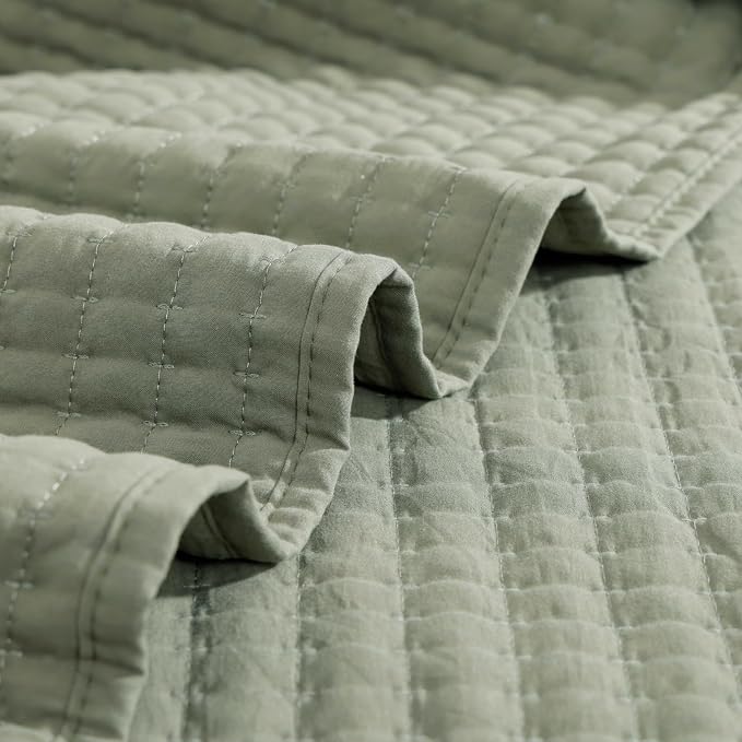 King Size Quilt-Lightweight Bedspreads Sage Green King Quilt Bedding Set | Soft Coverlet with 2 Pillow Shams for All Seasons, Suitable for Bed, Couch, 3 Pieces, 106"x94"