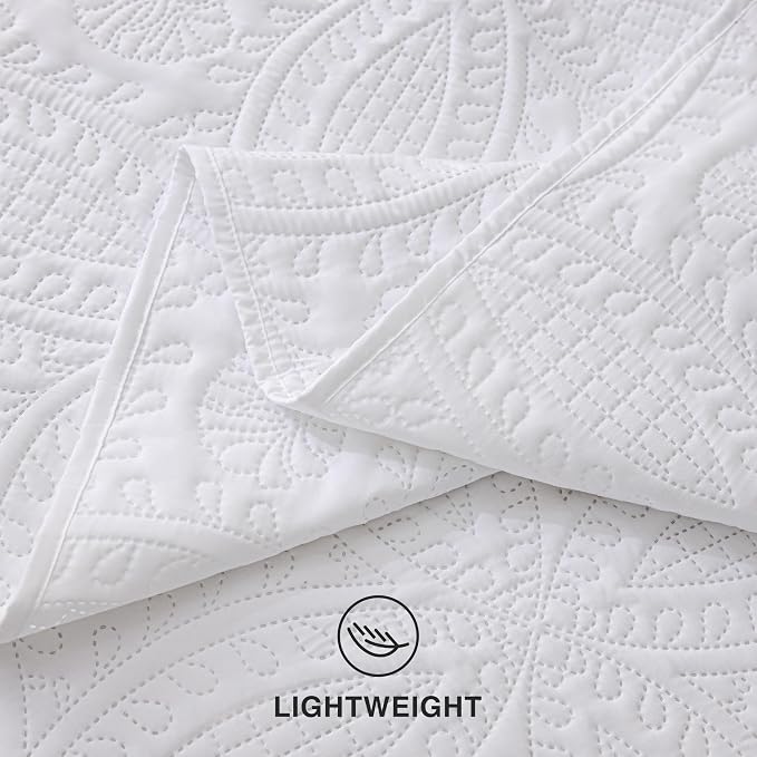 Love's cabin Queen Quilt Set White, Bed in a Bag Queen Size Bedding 7 Pieces, Ultrasonic Embossed Coin Pattern Comforter, Lightweight Bedspreads for All Seasons Quilt with Sheets, Pillowcases & Shams