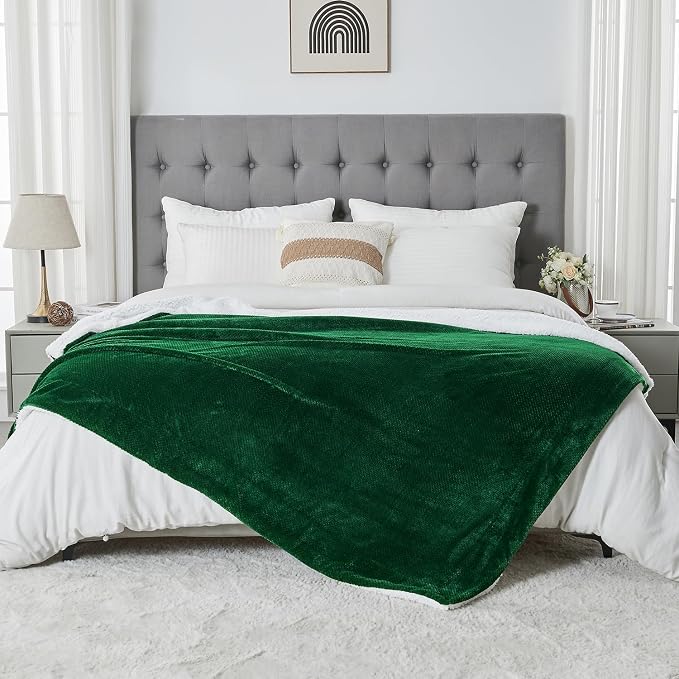 SOCHOW Waffle Sherpa Fleece Throw Blanket, Super Soft Fuzzy Warm, Lightweight Fluffy Reversible Plush Blanket for Bed Sofa Couch, 60 x 80 Inches Forest Green