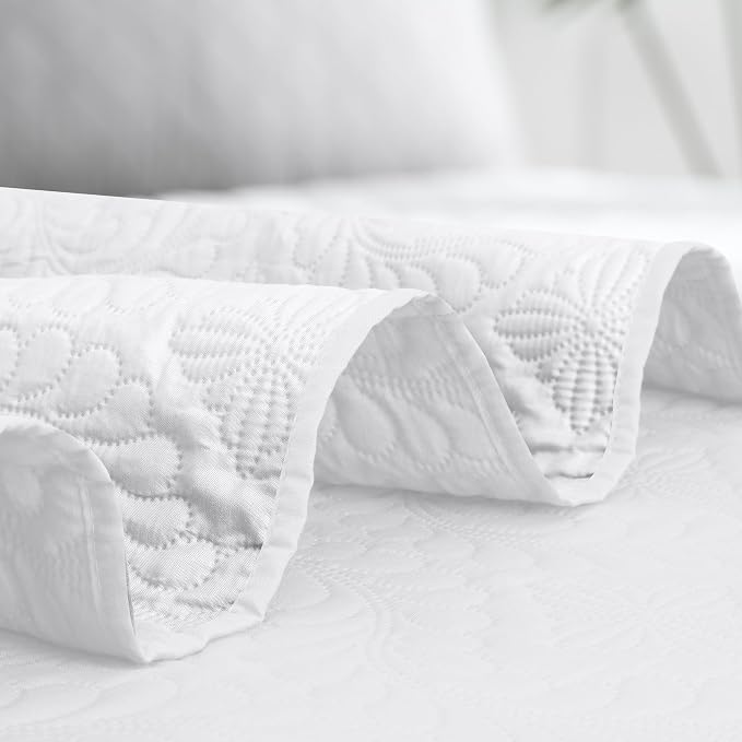 Easy-Going Reversible Quilt Set King, Bedspread with 2 Shams | Olive leaf-White/White, Lightweight Bed Comforter, 1 Quilt + 2 Pillow Shams, All-Season Coverlets for Bedroom