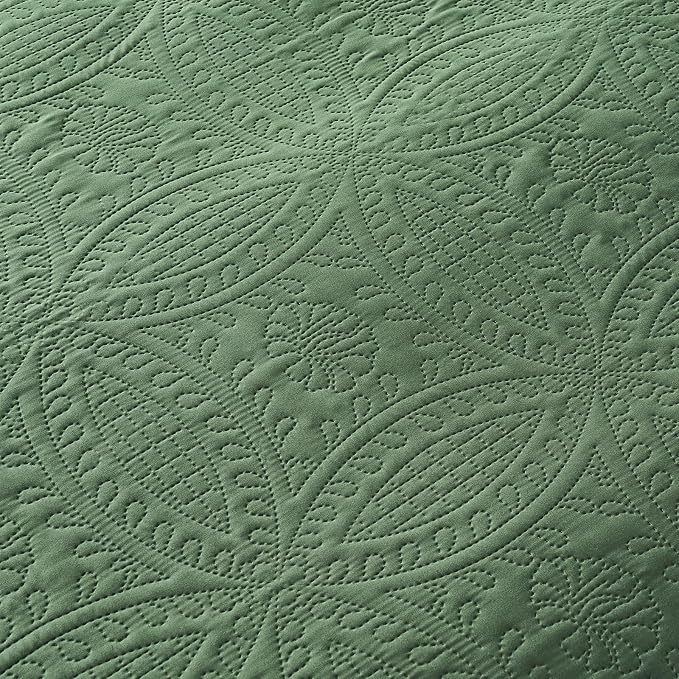 akkialla 118"x106" Olive Green California King Quilt Set, Oversized Floor-Length Bedspread, Modern Coin Pattern Microfiber Coverlet, 3-Piece All Season Bedding with 2 Pillow Shams