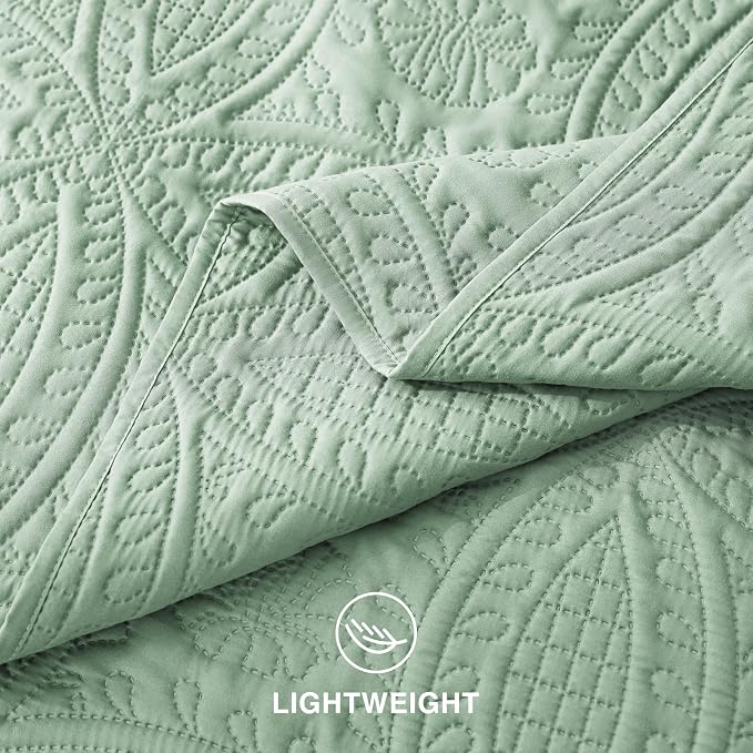 Love's cabin Queen Quilt Set Sage, Bed in a Bag Queen Size Bedding 7 Pieces, Ultrasonic Embossed Coin Pattern Comforter, Lightweight Bedspreads for All Seasons Quilt with Sheets, Pillowcases & Shams