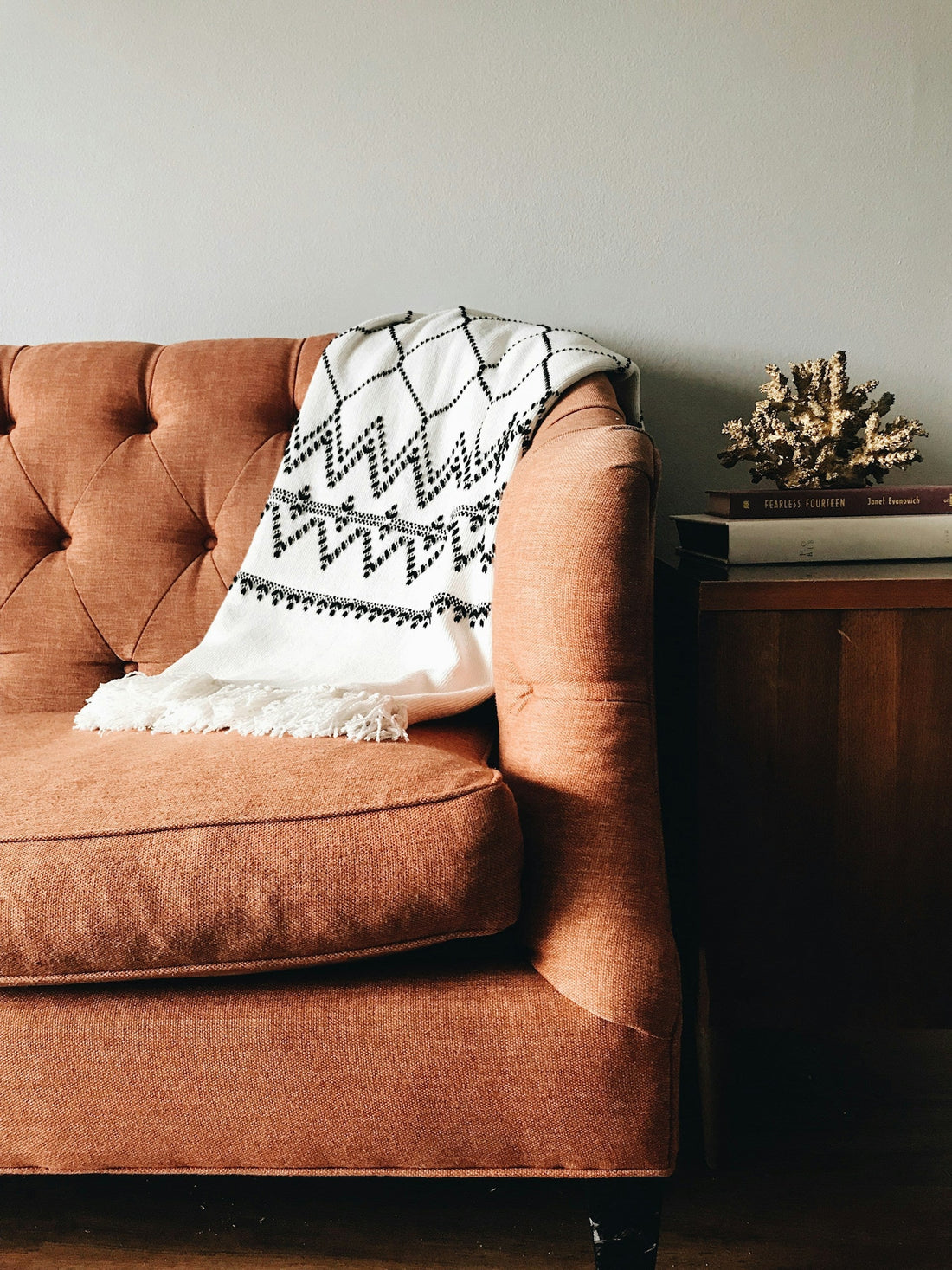 Throw Blanket Materials Compared: Cotton, Wool, Fleece, and Knit