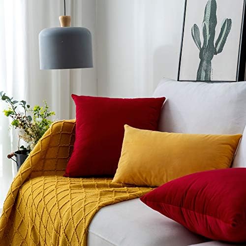 Stellhome Christmas Decorative Red Velvet Pillow Covers Pack of 2 Square Super Soft Cushion Covers for Bed Couch Sofa Bench, 20 x 20 inch (50 x 50 cm)