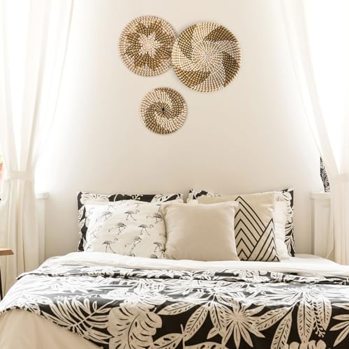 Glenmal 3 Pcs Boho Wall Basket Decor Decorative Bulrush Woven Basket Wall Decor Art Farmhouse Handmade Hanging Baskets with African Design for Living Room Display Table Settings Kitchen Home(Classic)