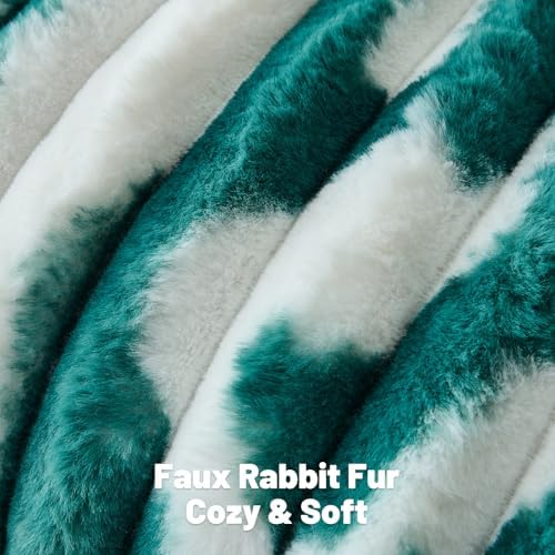 FUTEI Pack of 2 Faux Fur Throw Pillow Covers 24x24 Inch, Green White