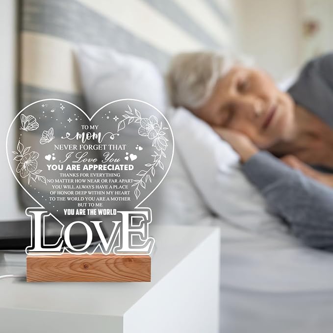 to My Mom, Never Forget that I Love You – Heart-Shaped LED Night Light for Mom – Mom Birthday Gift, Mother's Day – USB Port Powered Lamp with Engraved Love Message – Wooden Base Home Decor