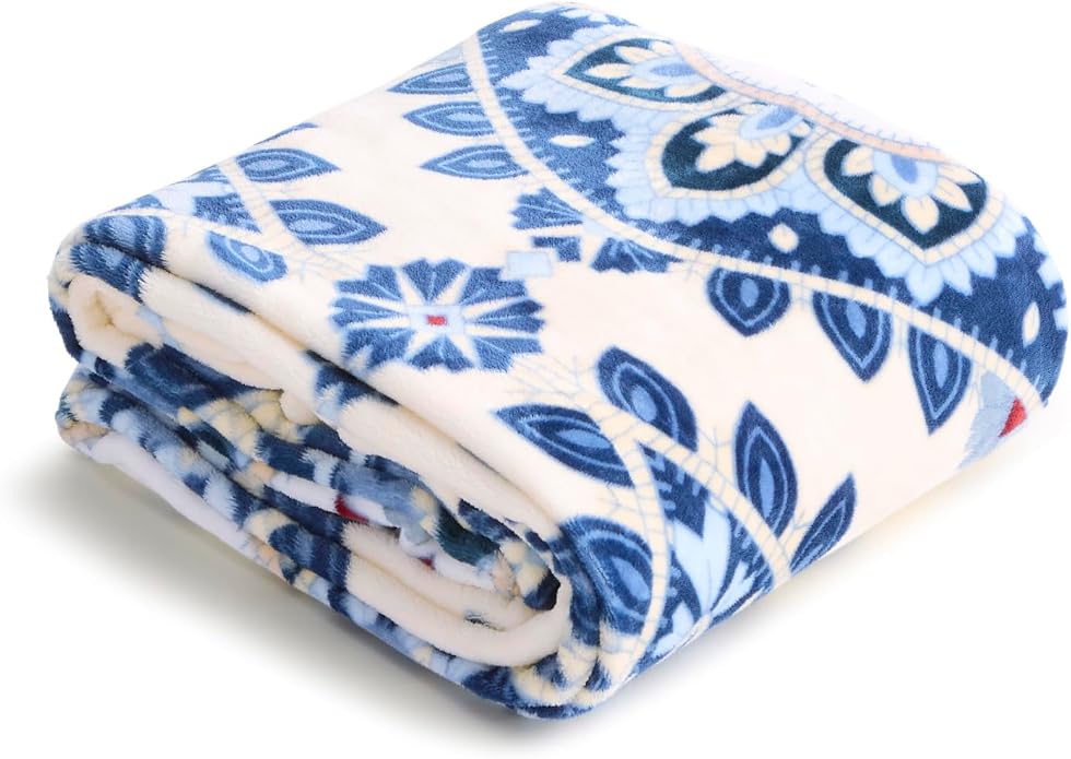 Vera Bradley Women's Fleece Throw Blanket – Soft Plush Blanket for Couch, Bedroom & Home Décor