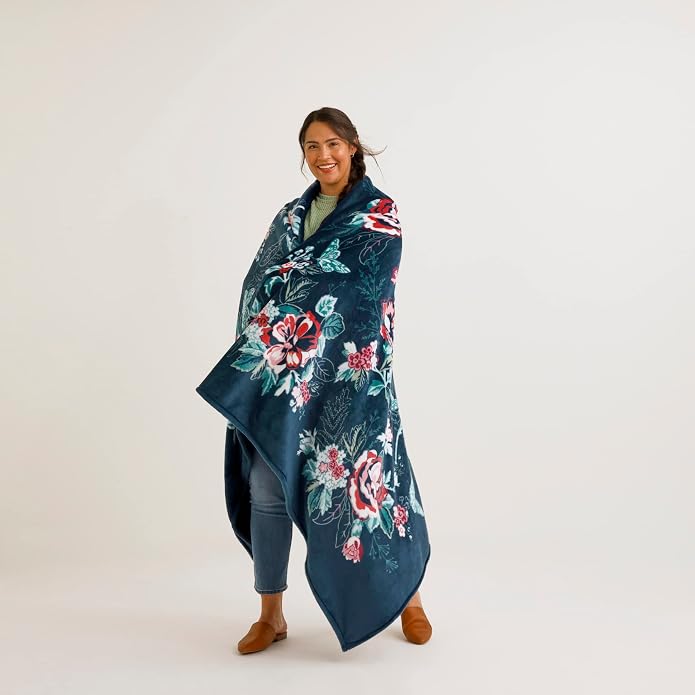 Vera Bradley Women's Fleece Throw Blanket – Soft Plush Blanket for Couch, Bedroom & Home Décor