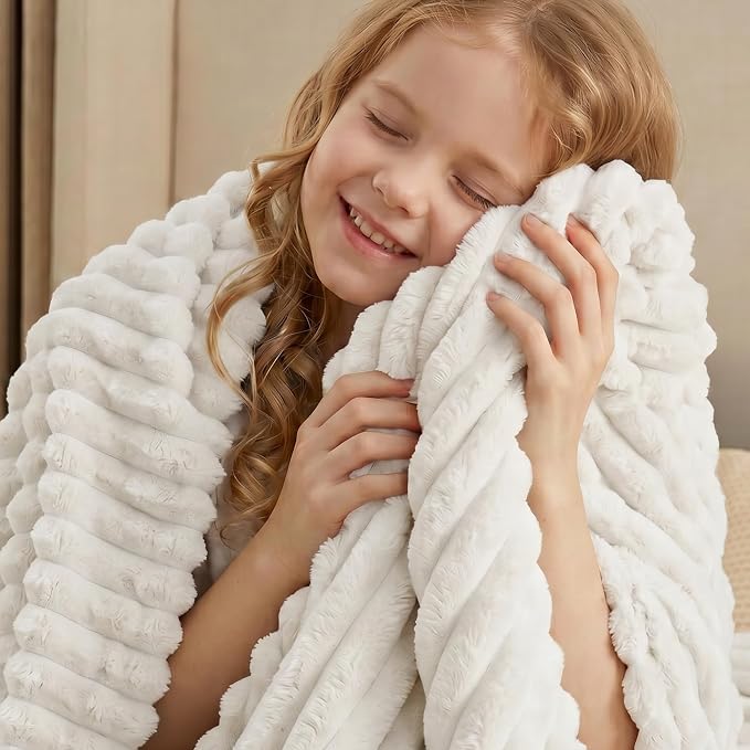 White Fleece Throw Blanket Queen Size Soft Flannel Lightweight