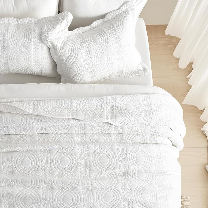EverGrace 100% Cotton Scallop Quilt Set, Queen Size, Bright White | Scalloped Border, Timeless Chic Aesthetic, All-Season Comfort, Perfect French Country Bedroom Decor, 3 Piece Set with 2 Shams