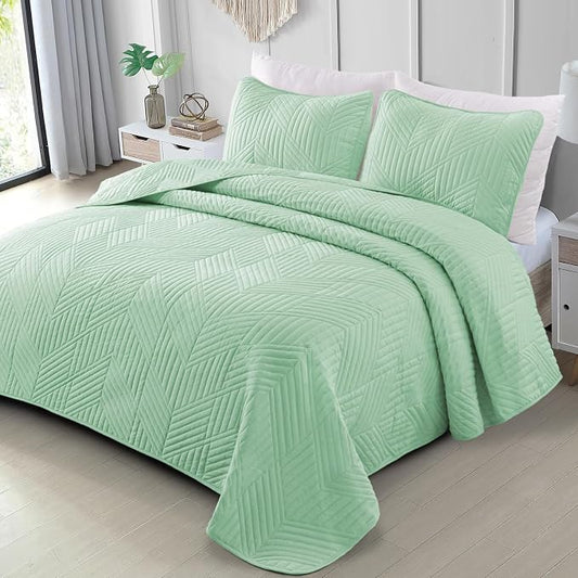 Exclusivo Mezcla Ultrasonic King Quilt Bedding Set, Mint Green | Lightweight Bedspreads, Soft Microfiber, Modern Geometric Coverlet, All Season Bed Cover, 1 Quilt and 2 Pillow Shams