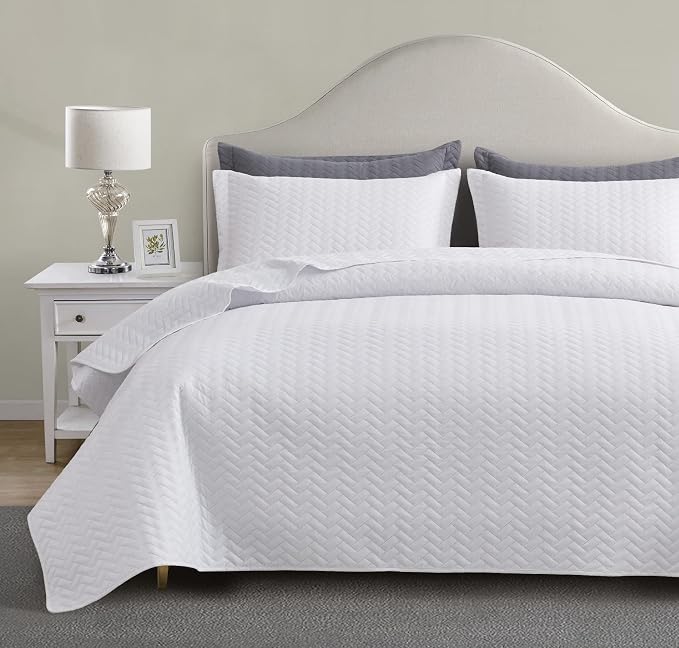 Maple&Stone White Quilt Set King Size, Lightweight Bedspread | Breathable Coverlet with Chevron Pattern, All-Season Dorm Bed Cover Set Bedding Decor 3 Piece