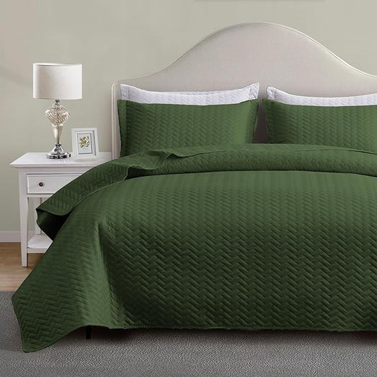 Maple&Stone Olive Green Quilt Set Queen Size, Lightweight Bedspread | Breathable Coverlet with Chevron Pattern, All-Season Dorm Bed Cover Set Bedding Decor 3 Piece