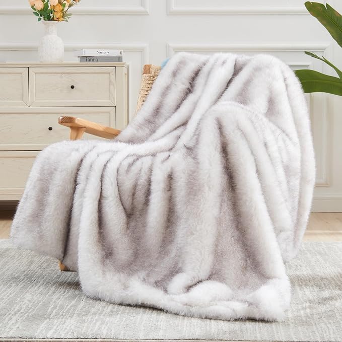 NEWCOSPLAY Faux Fur Thick Twin Blanket for Couch, Grey White, 60"x80" | Luxury Fluffy Thick Warm Blanket for Couch Sofa Bed 1000GSM, Soft Plush Cozy Decorative Throw, Gift for Women Men