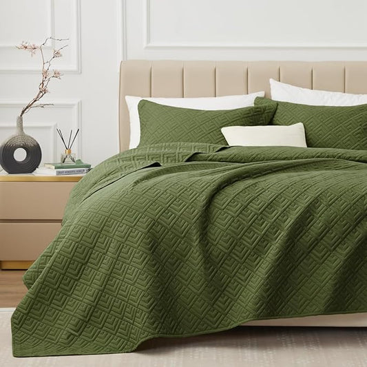 EXQ Home King Size Quilt Set Squares Pattern Bedding Set Forest Green | Soft Microfiber Bedspread, Breathable & Wrinkle-resistant Coverlet. All-season Use for Hot Sleepers. 3-pc Set with 2 Shams