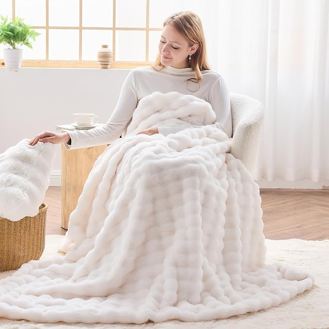 NEWCOSPLAY Faux Fur Fluffy Bubble King Blanket for Couch, Ivory, 90"x110" | Soft Thick Warm Bubble Blanket for Couch Sofa Bed 550GSM, Plush Cozy Luxury Decorative Throw, Gift for Women Men