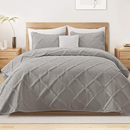 Exclusivo Mezcla Quilts Queen Size, Light Grey | Soft Bedspreads with 2 Pillow Shams, Modern Striped Pattern, Lightweight Bedding Set Coverlets for All Seasons, 90x96 Inch