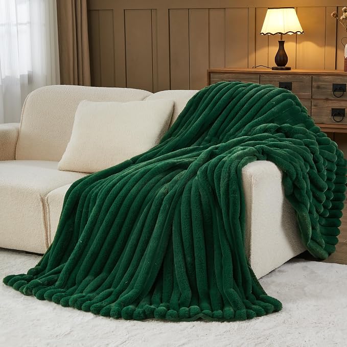 NEWCOSPLAY Faux Fur Ribbed Throw Blanket for Couch, Dark Green, 50"x60" | Plush Soft Thick Warm Blanket for Couch Sofa Bed 850GSM, Fluffy Cozy Luxury Decorative Throw, Gift for Women Men