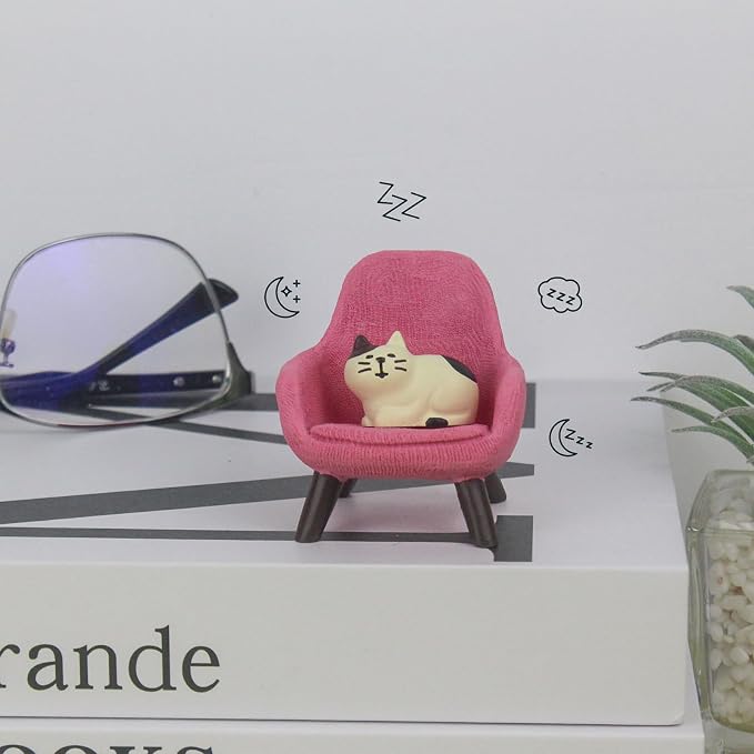Refintural Miniature Cat Figurines with Small Sofa - Resin Mini Cat Figures, Kitten Miniature Desk Accessories - Perfect Cute Cat Gift for Cat Lovers (Pink Sofa)