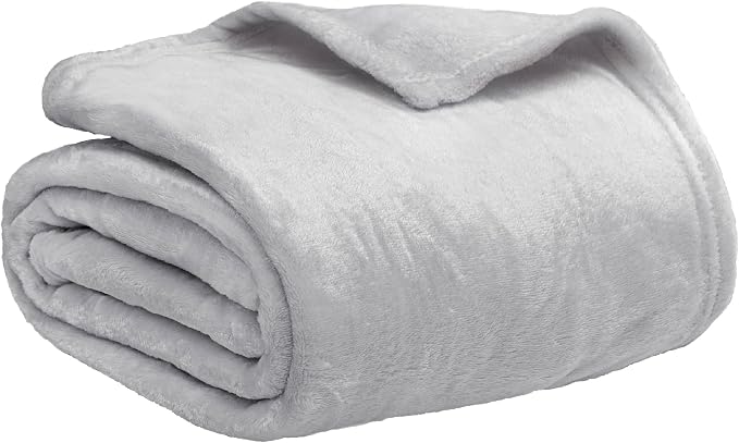 PAVILIA Light Grey Fleece Throw Blanket for Couch, Silver Super Soft Fuzzy Flannel Throw for Sofa, Luxury Plush Microfiber Bed Blanket, Cozy Home Decorative Velvet Gift Blanket, 50x60