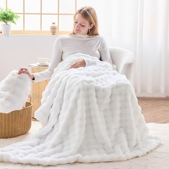 NEWCOSPLAY Faux Fur Fluffy Bubble Throw Blanket for Couch, White, 50"x60" | Soft Thick Warm Bubble Blanket for Couch Sofa Bed 550GSM, Plush Cozy Luxury Decorative Throw, Gift for Women Men