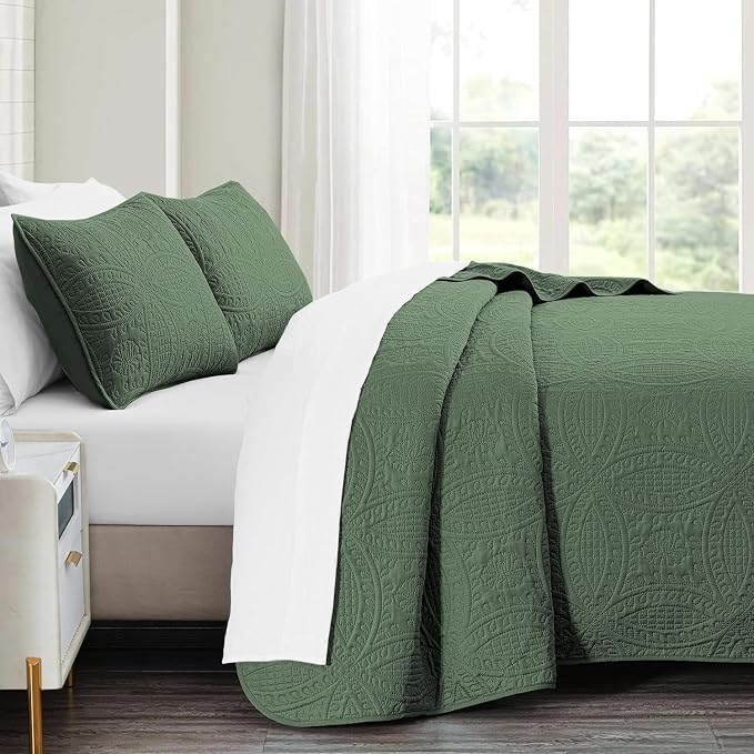 akkialla 118"x106" Olive Green California King Quilt Set, Oversized Floor-Length Bedspread, Modern Coin Pattern Microfiber Coverlet, 3-Piece All Season Bedding with 2 Pillow Shams