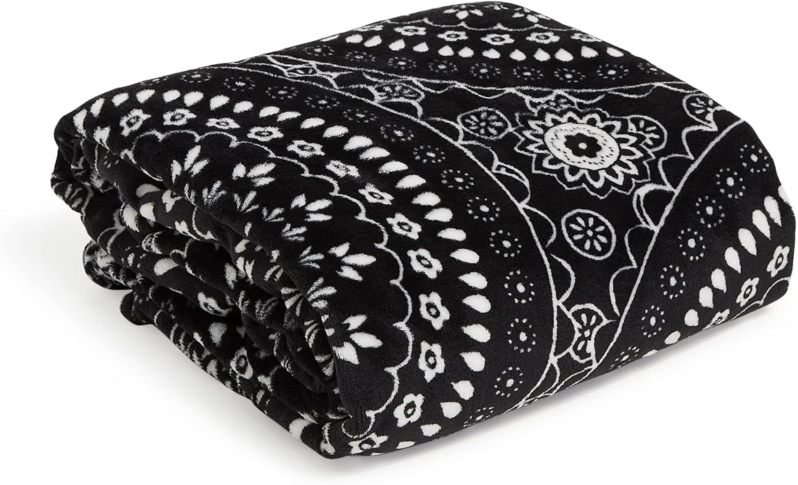 Vera Bradley Women's Fleece Throw Blanket – Soft Plush Blanket for Couch, Bedroom & Home Décor