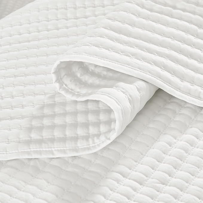 WRENSONGE White California/Oversized King Size Quilt Bedding Set | Lightweight Soft Bedspreads Coverlet with 2 Pillow Shams for All Season, 120" x 110"