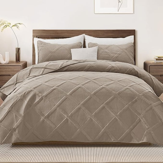 Exclusivo Mezcla Quilt King Size, Taupe | Soft Bedspreads with 2 Pillow Shams, Modern Striped Pattern, Lightweight Bedding Set Coverlets for All Seasons, 104x96 Inch