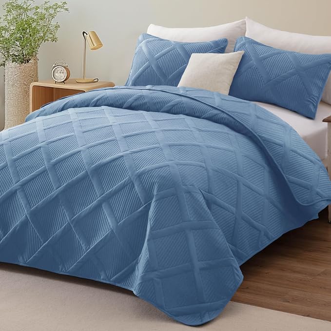 Exclusivo Mezcla Twin Size Quilt Set, Grayish Blue | Soft Bedspreads with 1 Pillow Sham, Modern Striped Pattern, Lightweight Bedding Set Coverlets for All Seasons, 68x88 Inch