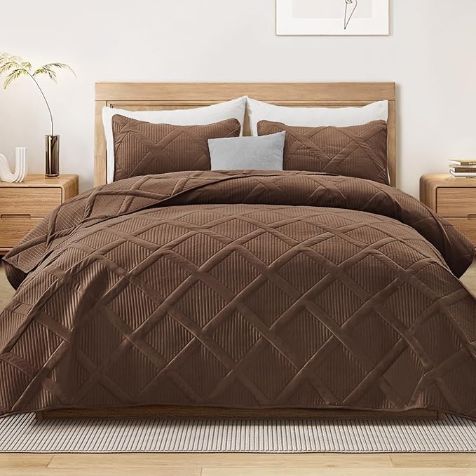 Exclusivo Mezcla Twin Size Quilt Set, Brown | Soft Bedspreads with 1 Pillow Sham, Modern Striped Pattern, Lightweight Bedding Set Coverlets for All Seasons, 68x88 Inch