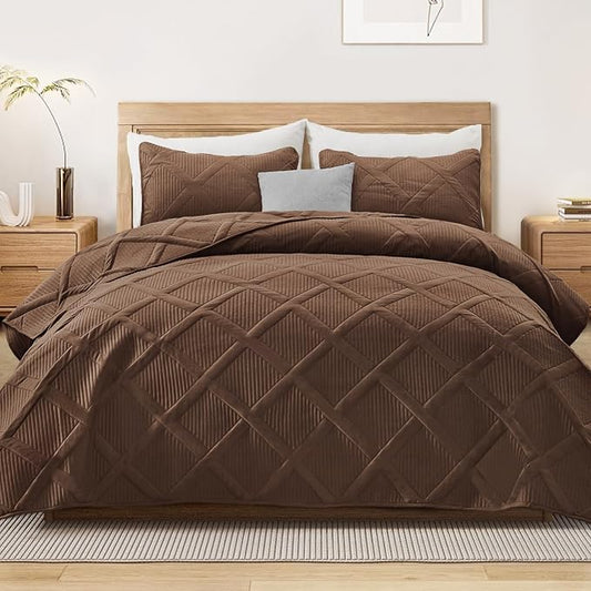 Exclusivo Mezcla Quilts Queen Size, Brown | Soft Bedspreads with 2 Pillow Shams, Modern Striped Pattern, Lightweight Bedding Set Coverlets for All Seasons, 90x96 Inch