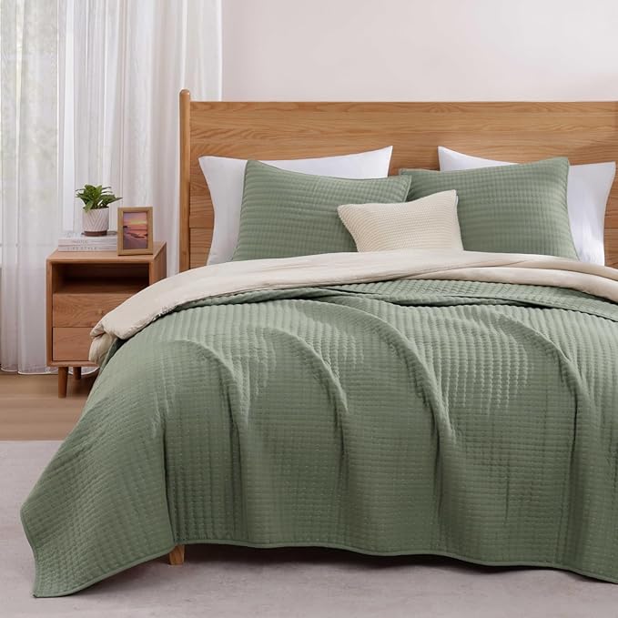 King Size Quilt-Lightweight Bedspreads Sage Green King Quilt Bedding Set | Soft Coverlet with 2 Pillow Shams for All Seasons, Suitable for Bed, Couch, 3 Pieces, 106"x94"