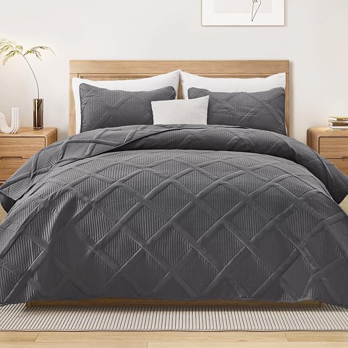 Exclusivo Mezcla Quilts Queen Size, Grey | Soft Bedspreads with 2 Pillow Shams, Modern Striped Pattern, Lightweight Bedding Set Coverlets for All Seasons, 90x96 Inch