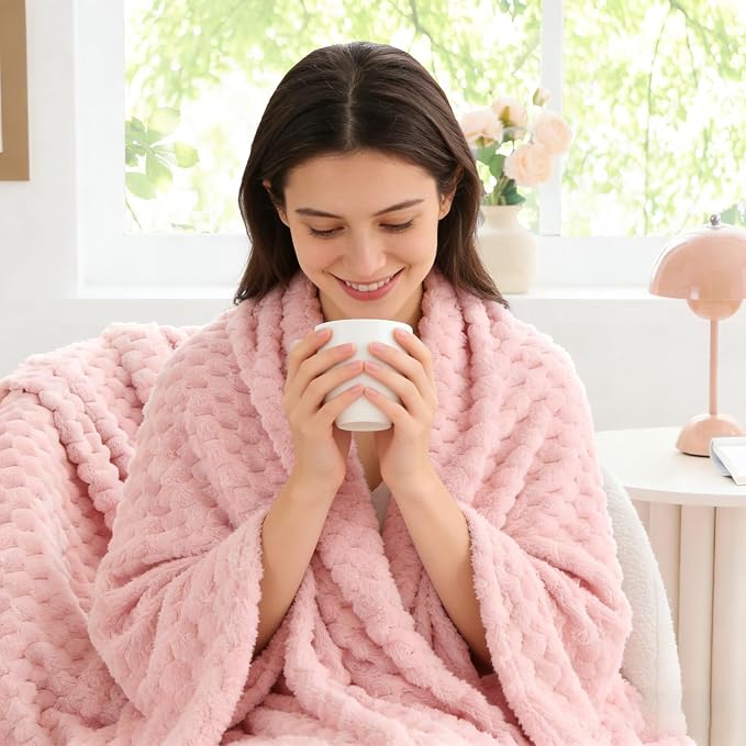 BEDELITE Pink Twin Blanket for Couch, Soft Cozy Gifts for Women, 60 * 80 | 3D Jacquard Decorative Fleece Blanket, Super Soft Plush Throws, Cute Birthday Gift for Women & Men, Suitable for All Seasons