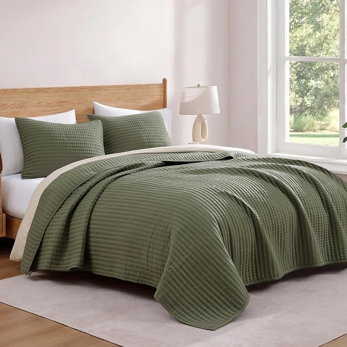 King Size Quilt-Lightweight Bedspreads Olive Green King Quilt Bedding Set | Soft Coverlet with 2 Pillow Shams for All Seasons, Suitable for Bed, Couch, 3 Pieces, 106"x94"