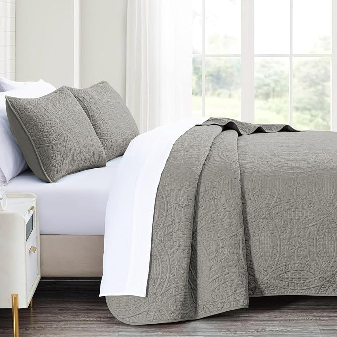 akkialla King Quilt Bedding Set,Grey Ultrasonic King/Cal King Quilt Set,Lightweight Soft Bedspread Coverlet,Modern Style Coin Pattern Bed Cover for All Seasons,3 Piece(1 Quilt,2 Pillow Shams)
