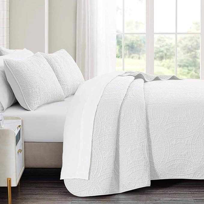 akkialla 118"x106" White California King Quilt Set, Oversized Floor-Length Bedspread, Modern Coin Pattern Microfiber Coverlet, 3-Piece All Season Bedding with 2 Pillow Shams