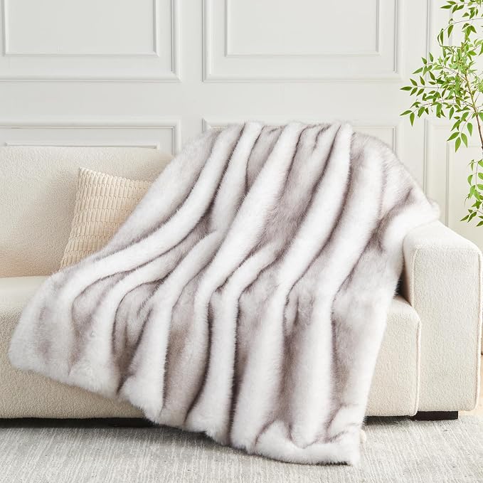 NEWCOSPLAY Faux Fur Thick Twin Blanket for Couch, Grey White, 60"x80" | Luxury Fluffy Thick Warm Blanket for Couch Sofa Bed 1000GSM, Soft Plush Cozy Decorative Throw, Gift for Women Men