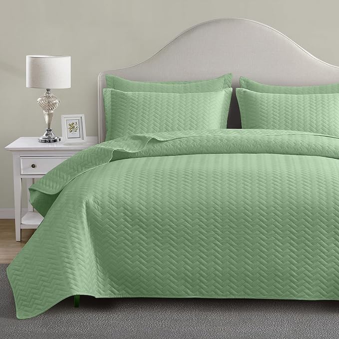 Maple&Stone Sage Green Quilt Set King Size, Lightweight Bedspread | Breathable Coverlet with Chevron Pattern, All-Season Dorm Bed Cover Set Bedding Decor 3 Piece