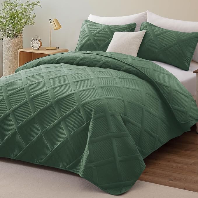 Exclusivo Mezcla California King Size Quilt, Olive Green | Soft Bedspreads with 2 Pillow Shams, Modern Striped Pattern, Lightweight Bedding Set Coverlets for All Seasons, 112x104 Inch