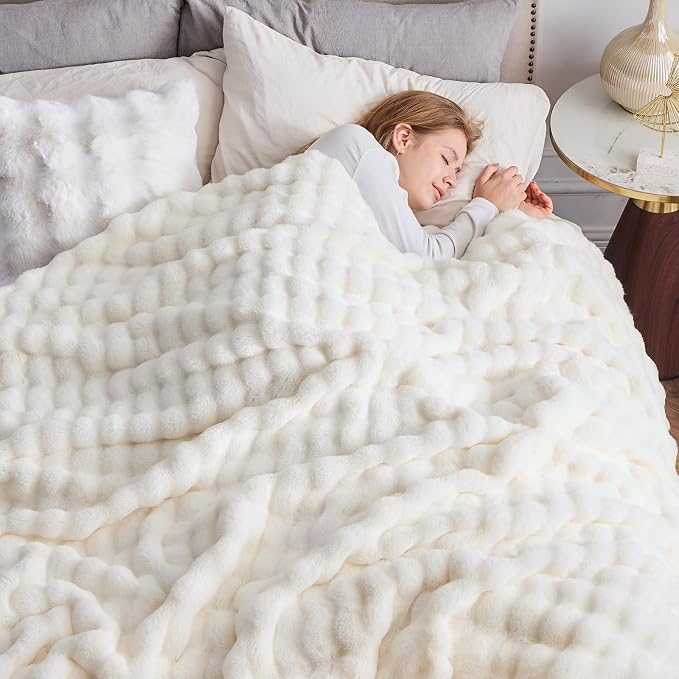 NEWCOSPLAY Faux Fur Fluffy Bubble King Blanket for Couch, Ivory, 90"x110" | Soft Thick Warm Bubble Blanket for Couch Sofa Bed 550GSM, Plush Cozy Luxury Decorative Throw, Gift for Women Men