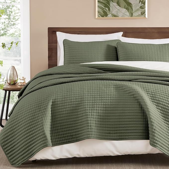King Size Quilt-Lightweight Bedspreads Olive Green King Quilt Bedding Set | Soft Coverlet with 2 Pillow Shams for All Seasons, Suitable for Bed, Couch, 3 Pieces, 106"x94"