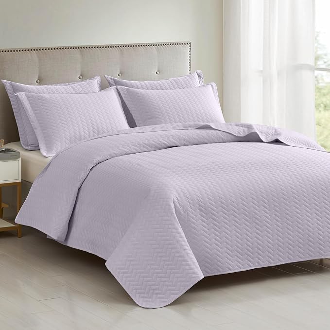 Maple&Stone Oversized King Quilt 128"x120", Huge Bedspread Light Purple | Breathable Coverlet with Chevron Pattern, All-Season Dorm Bed Cover Set Bedding Decor 3 Piece