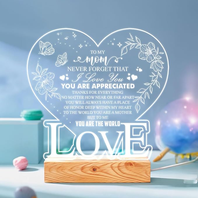 to My Mom, Never Forget that I Love You – Heart-Shaped LED Night Light for Mom – Mom Birthday Gift, Mother's Day – USB Port Powered Lamp with Engraved Love Message – Wooden Base Home Decor