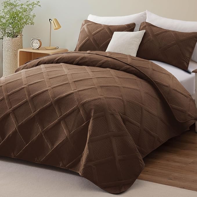Exclusivo Mezcla Twin Size Quilt Set, Brown | Soft Bedspreads with 1 Pillow Sham, Modern Striped Pattern, Lightweight Bedding Set Coverlets for All Seasons, 68x88 Inch