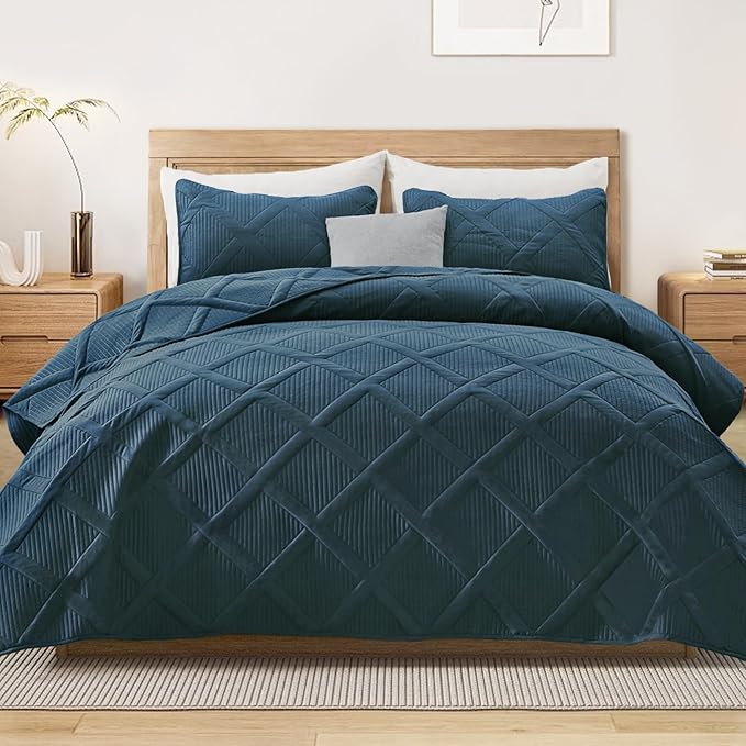 Exclusivo Mezcla Quilt King Size, Navy Blue | Soft Bedspreads with 2 Pillow Shams, Modern Striped Pattern, Lightweight Bedding Set Coverlets for All Seasons, 104x96 Inch