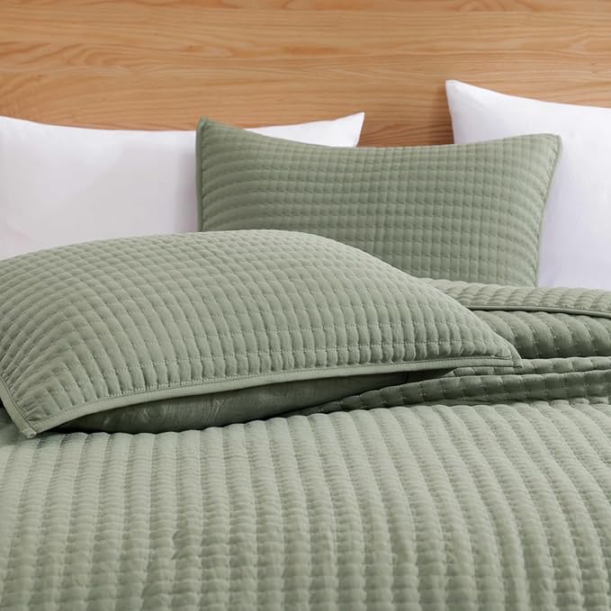 WRENSONGE Sage Green California/Oversized King Size Quilt Bedding Set | Lightweight Soft Bedspreads Coverlet with 2 Pillow Shams for All Season, 120" x 110"