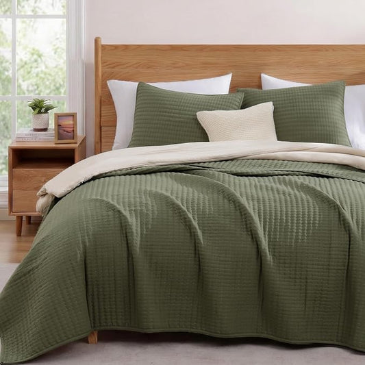 Oversized King Quilt-Olive Green Lightweight Bedspreads Quilt Bedding Set | Soft Coverlet with 2 Shams for All Seasons, Suitable for Bed, Couch, 102"x110"